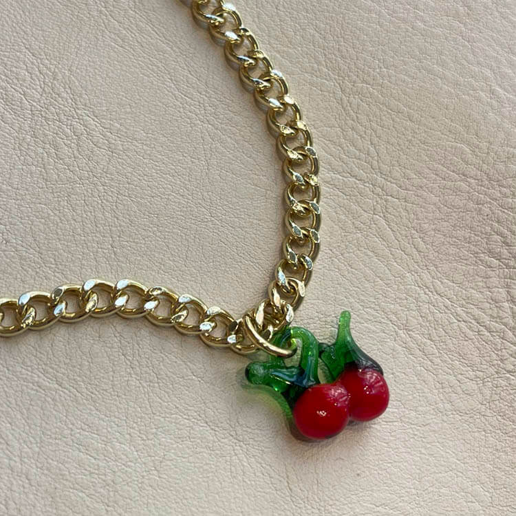 Collar Cherry