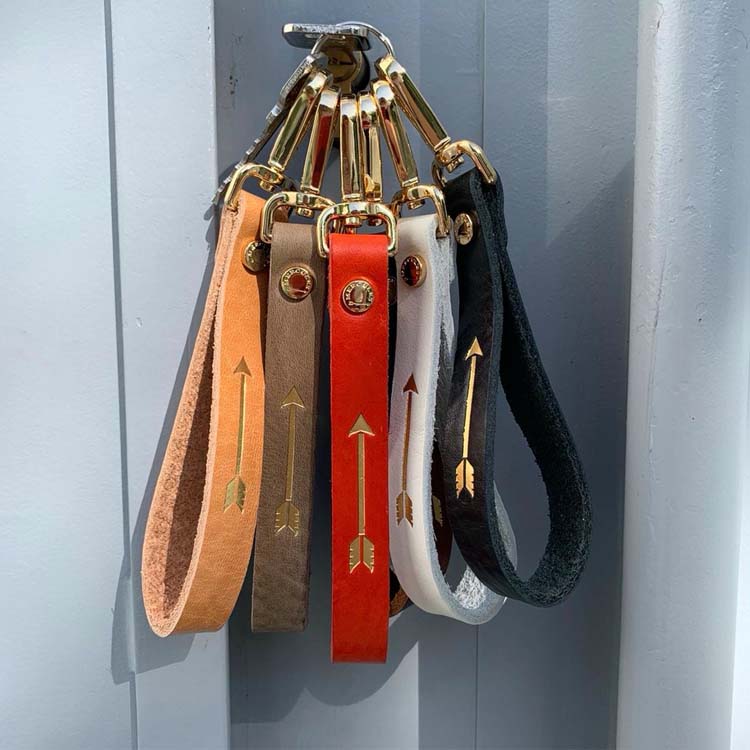 Llavero Arrow Tan