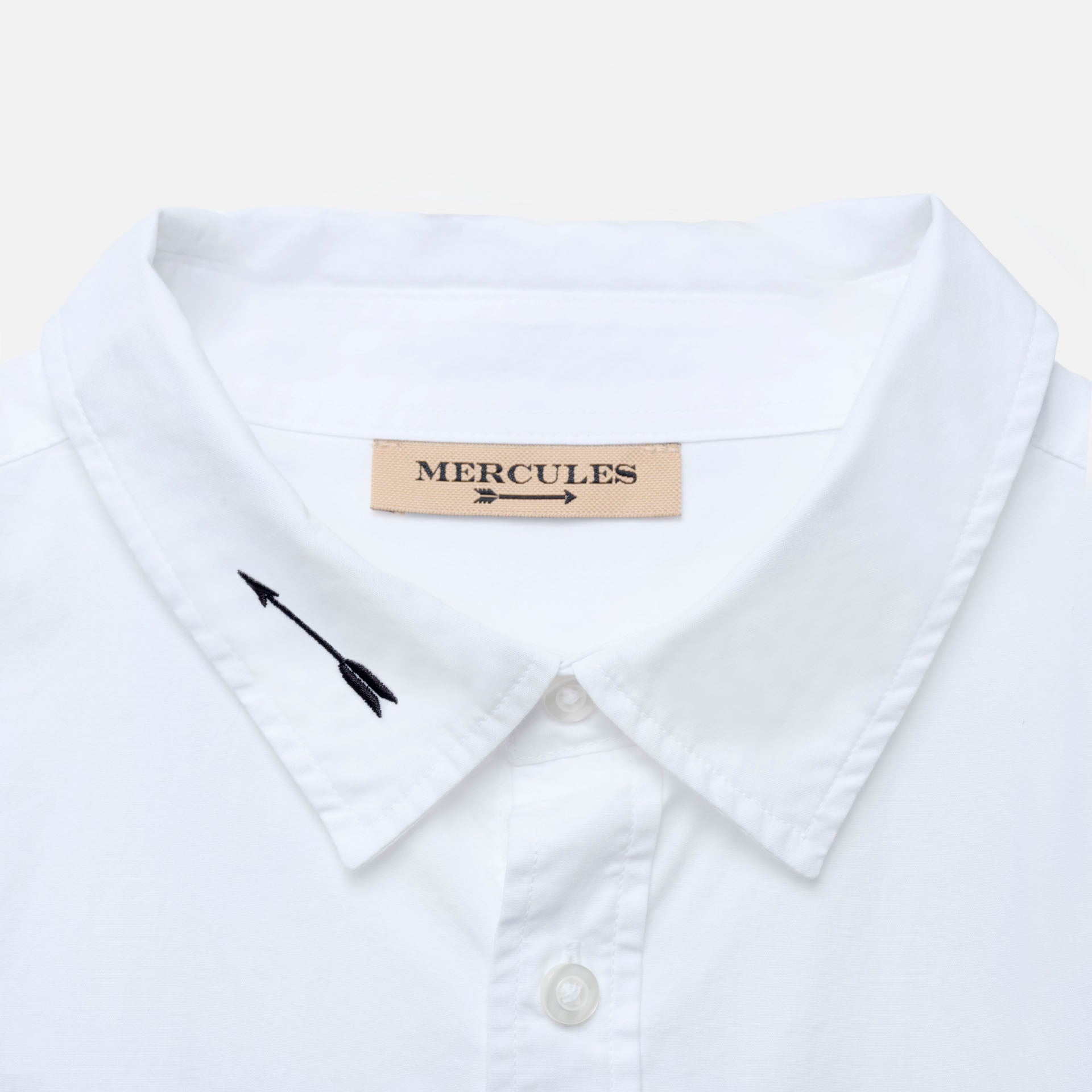 Camisa blanca bordado negro