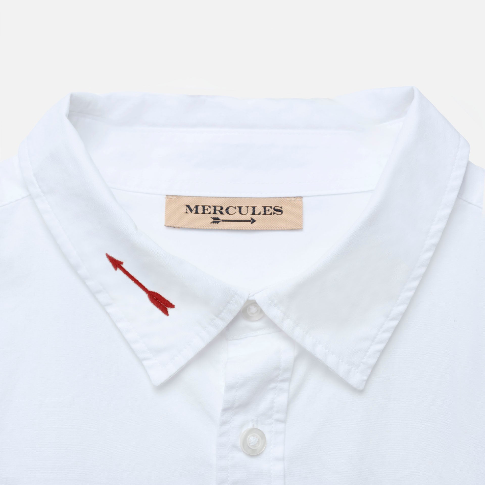 Camisa blanca bordado rojo