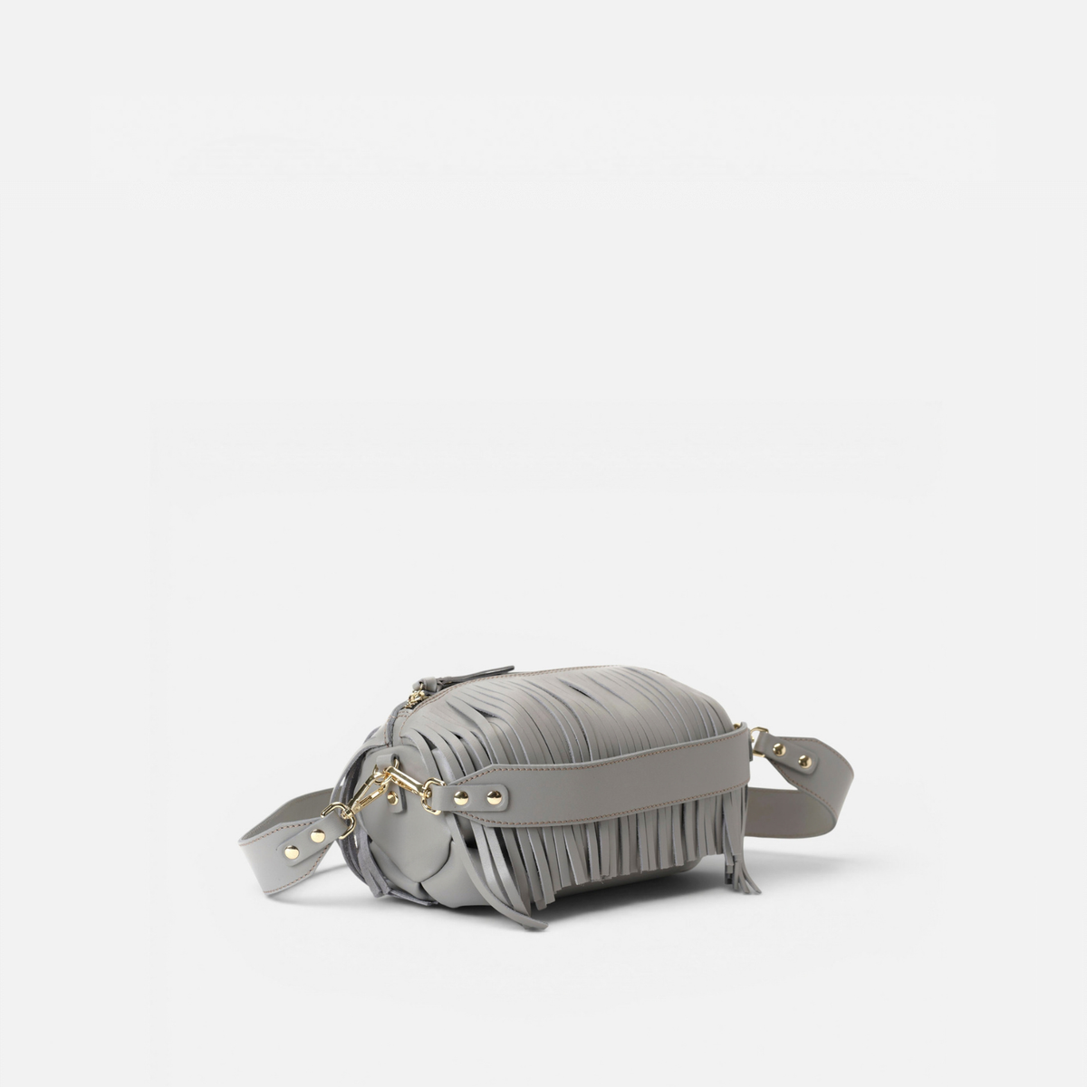 Otra vista: bolso de piel con flecos Scott color gris, de Mercules