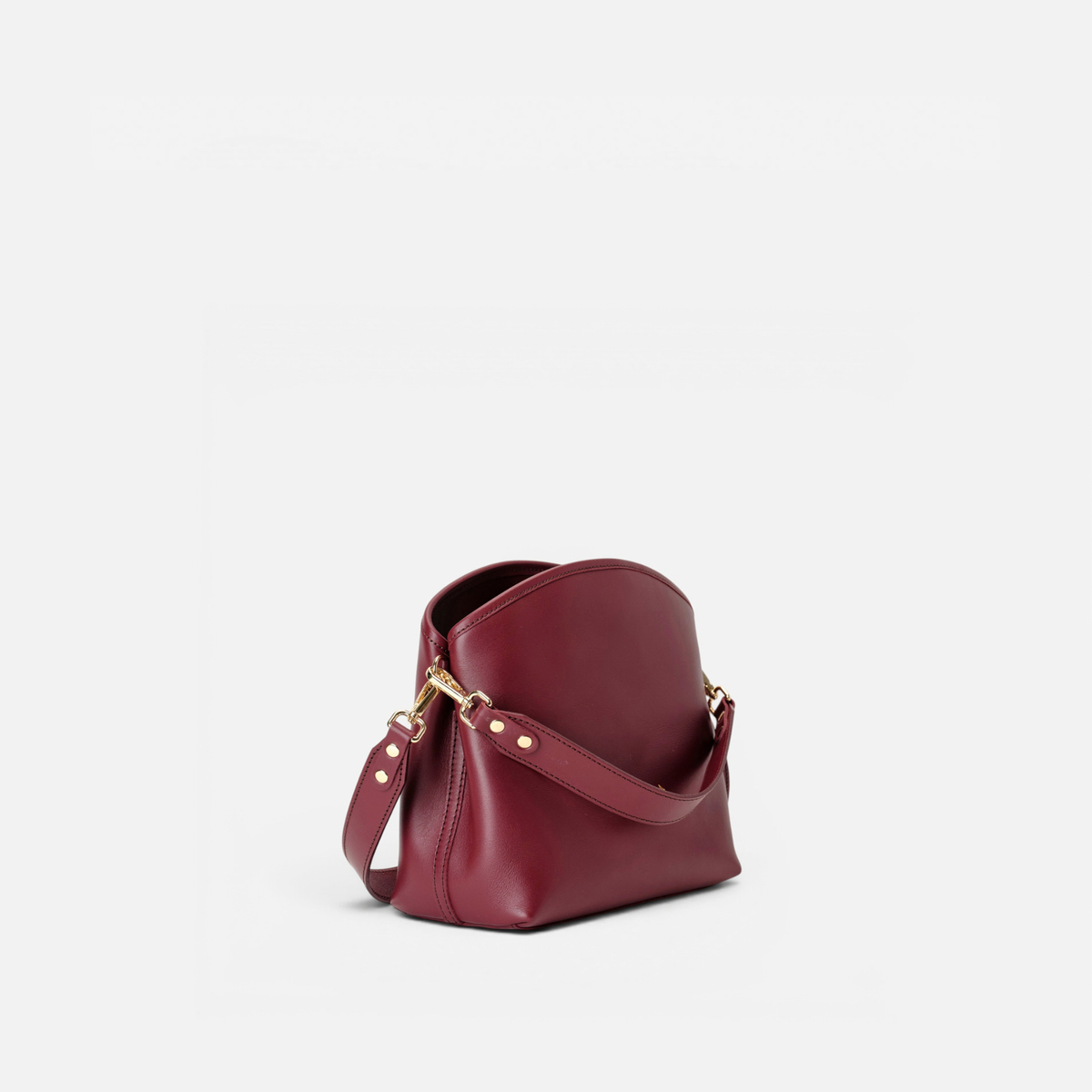 Otra vista: bolso de mano y bandolera Juniper color burdeos, de Mercules