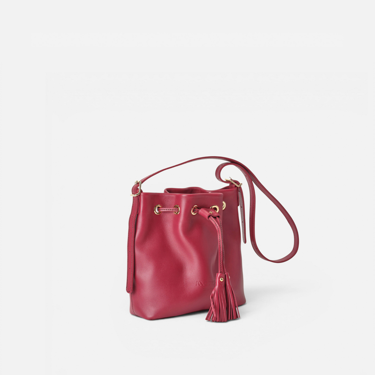 Otra vista: bolso bombonera de piel Pampa color rojo lipstick, de Mercules
