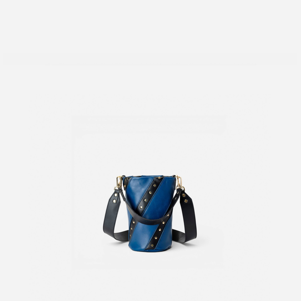 Bolso pequeño con tachuelas Candy Twist color azul marino y negro, de Mercules