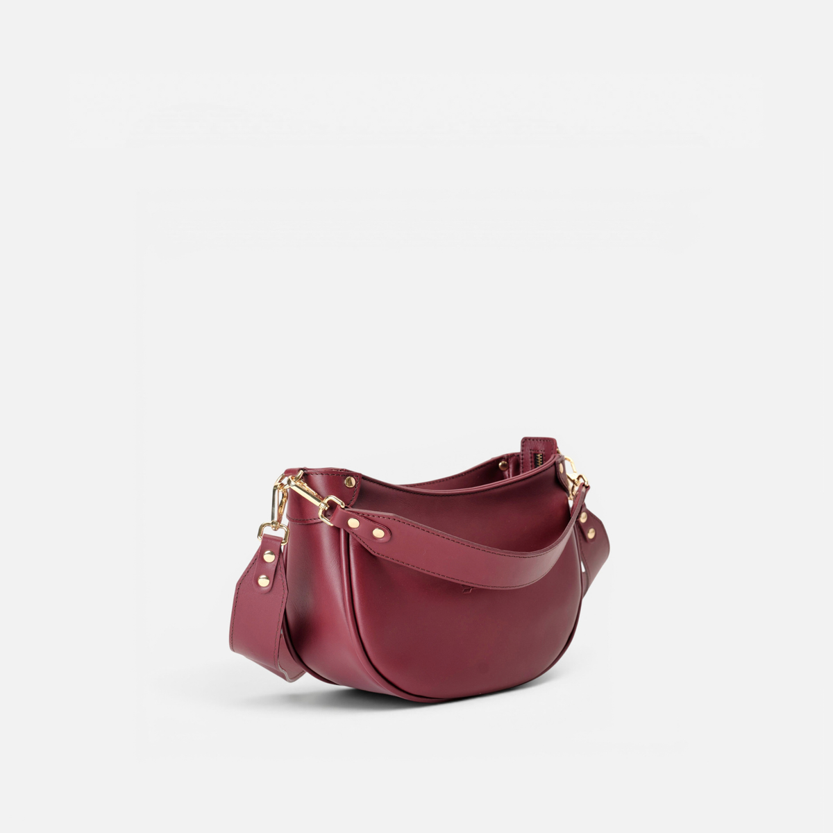 Otra vista: bolso media luna de piel Coney color burdeos, de Mercules