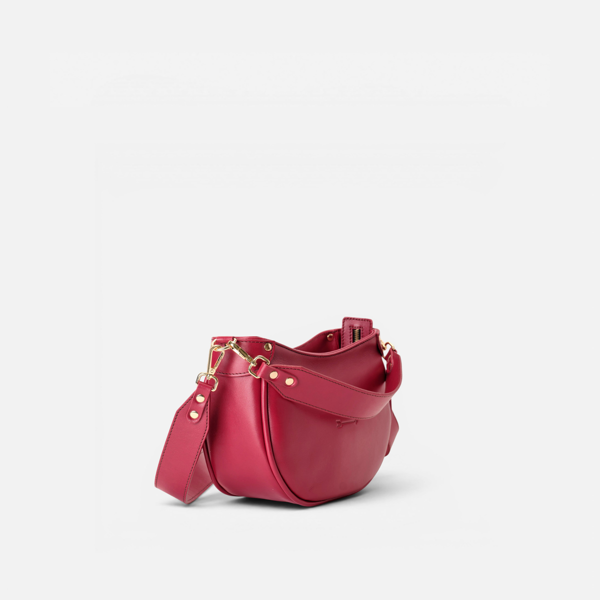 Otra vista: bolso media luna de piel Coney color rojo lipstick, de Mercules