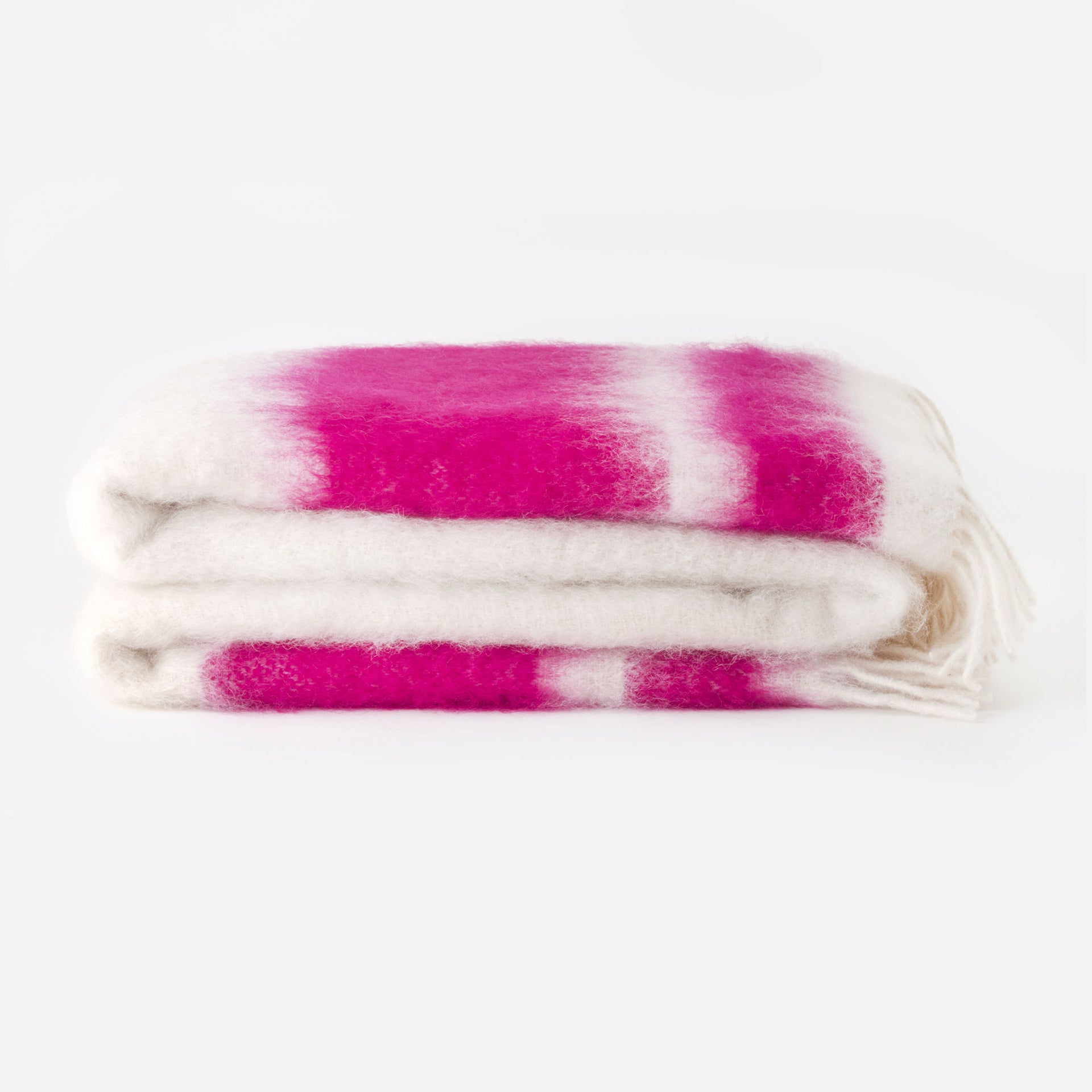Manta de mohair blanco y fucsia