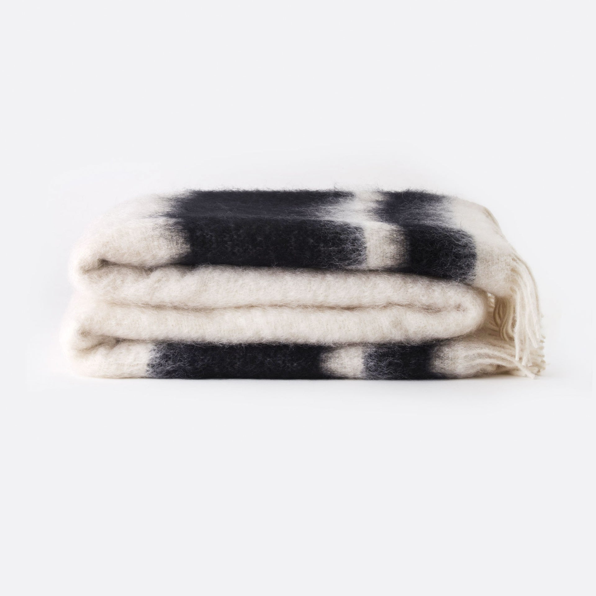 Manta de mohair blanco y negro