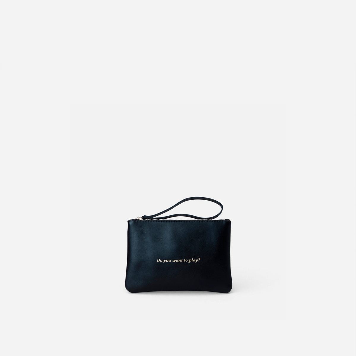 Zipper Play Negro de Mercules – clutch de piel negra con "Do you want to play?", hecho a mano en España